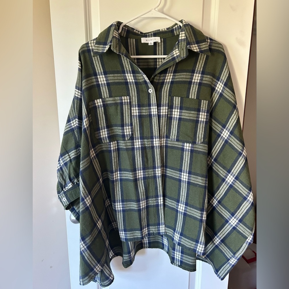 Never worn oversized flannel top by Mable. Size small.